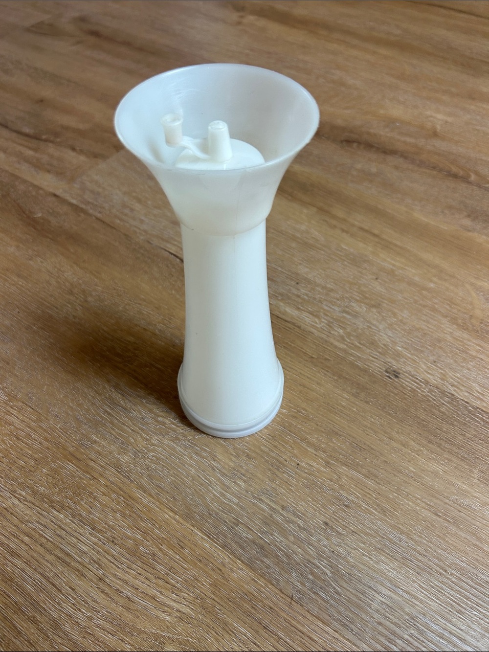 Tupperware vintage sift it flour shifter.